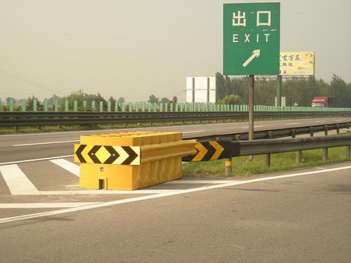 长沙雨花区导向防撞垫